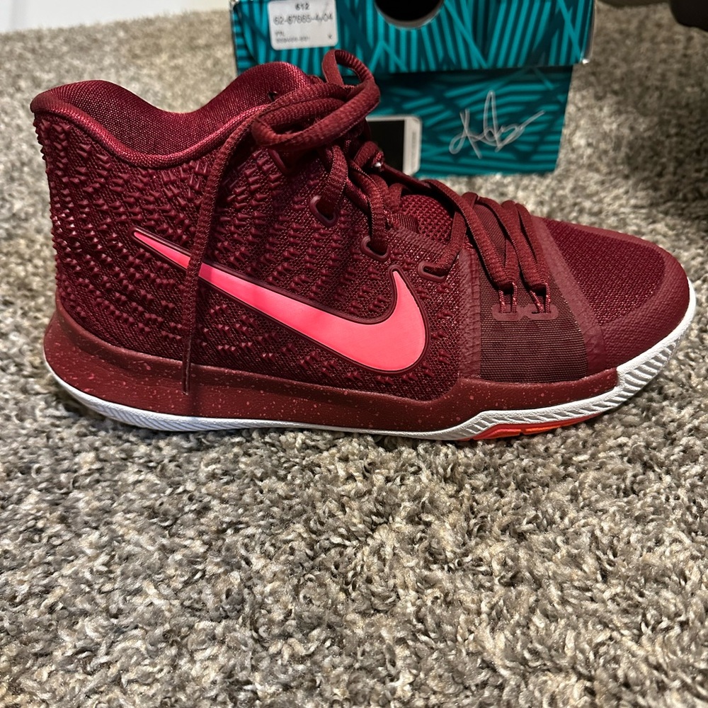 Kyrie 3 (GS) Size 6Y Worn once in brand new condition $50